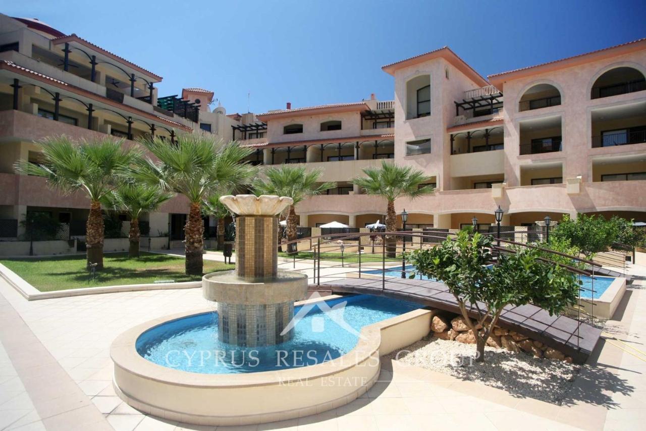Pool Side 2 Bedroom Queens Gardens Complex Paphos Exteriér fotografie