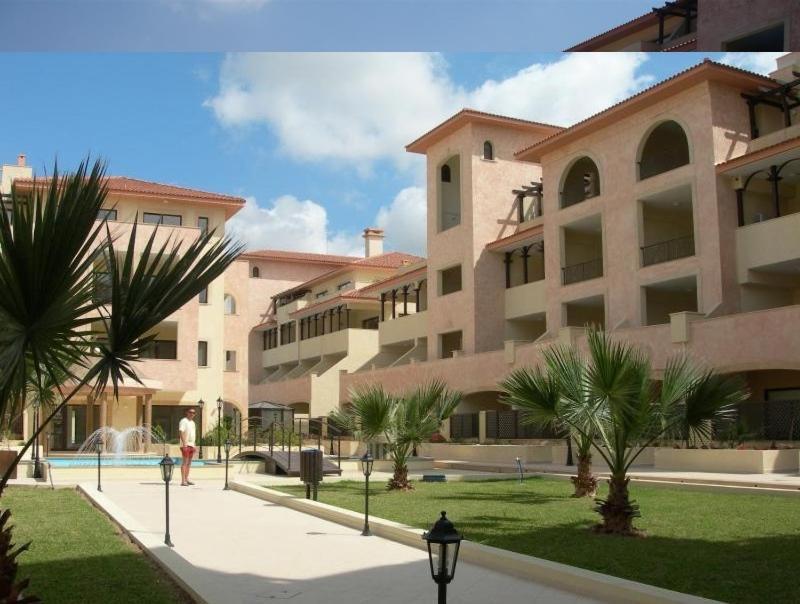 Pool Side 2 Bedroom Queens Gardens Complex Paphos Exteriér fotografie