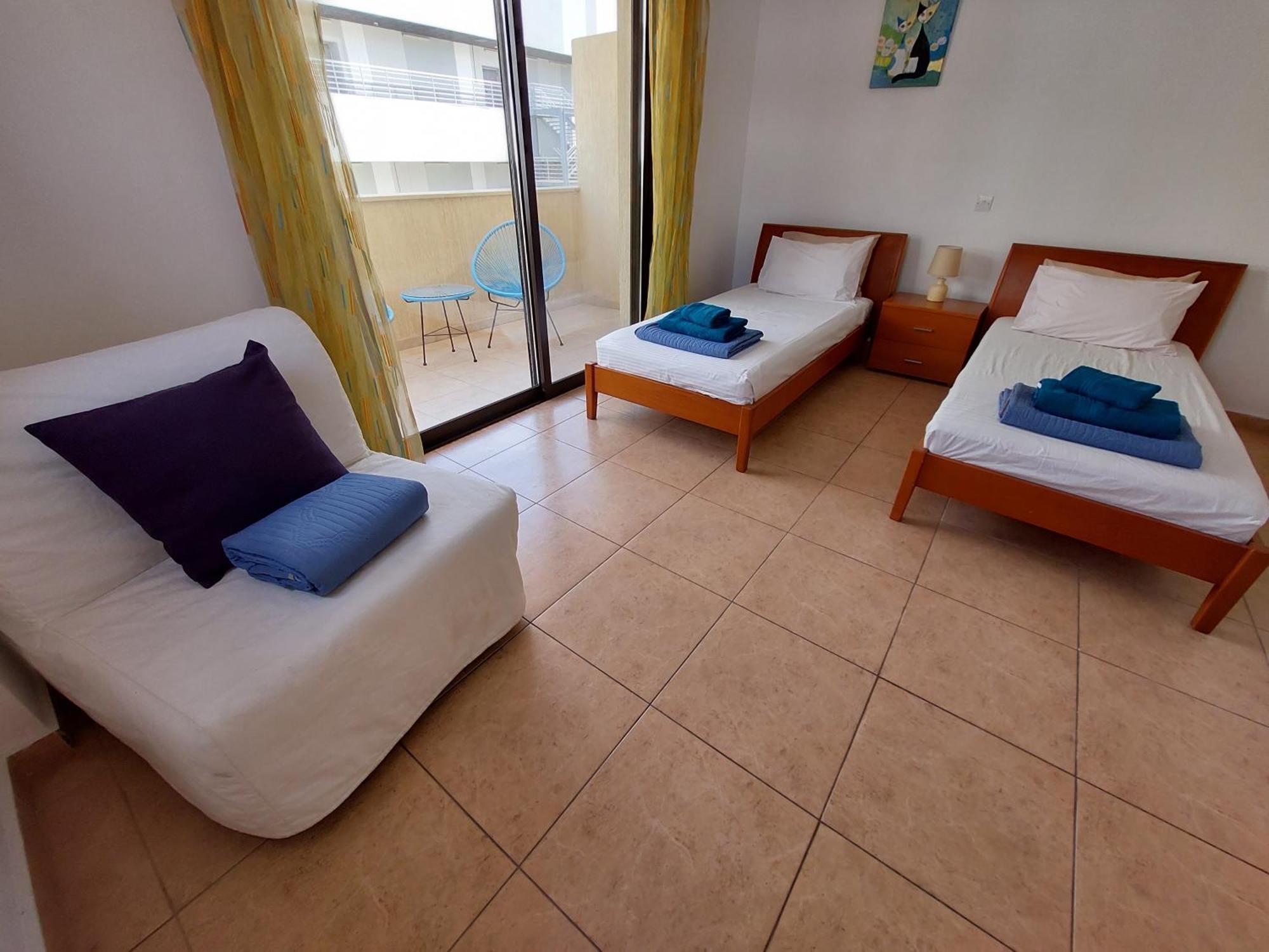 Pool Side 2 Bedroom Queens Gardens Complex Paphos Exteriér fotografie
