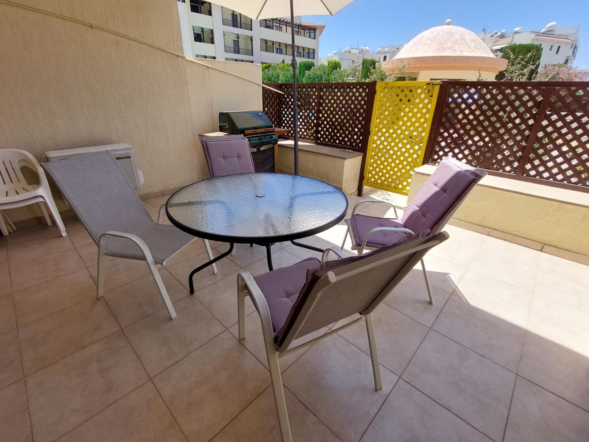 Pool Side 2 Bedroom Queens Gardens Complex Paphos Exteriér fotografie